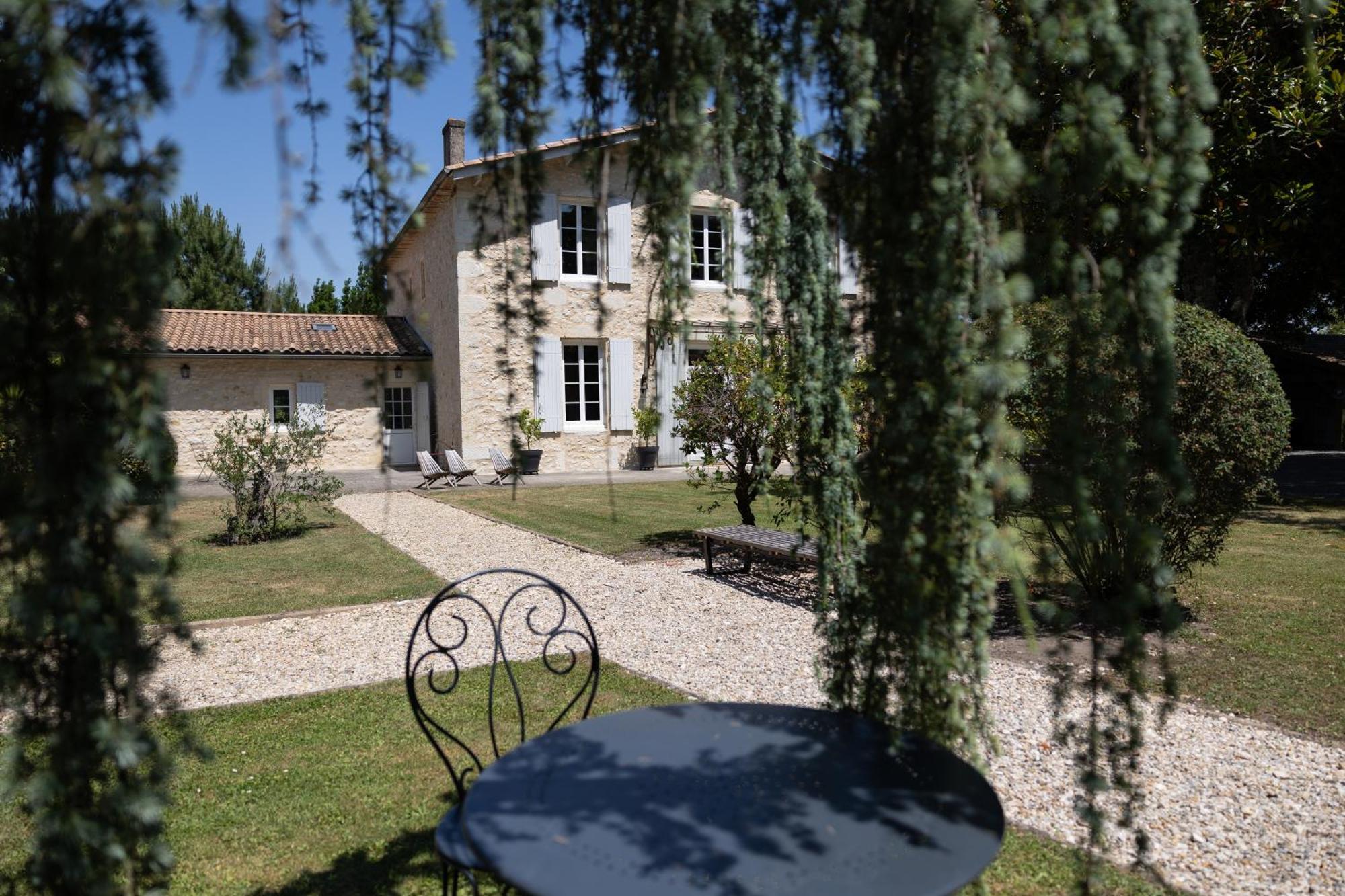 Chateau La Graviere Vertheuil-en-Médoc Exteriör bild